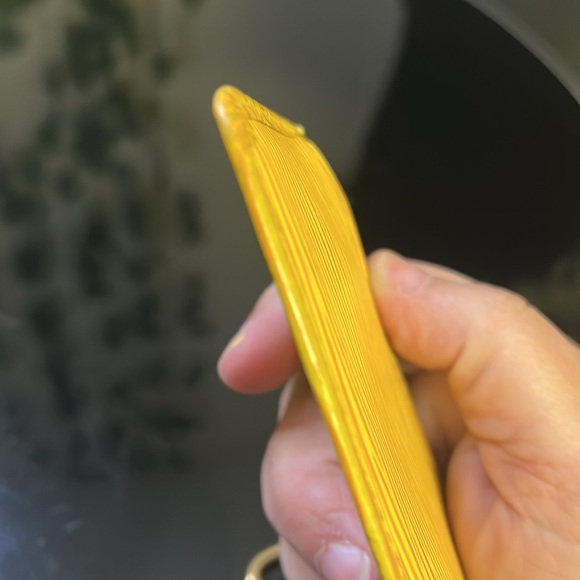 Louis Vuitton vintage Epi coin purse - Picture 8 of 9